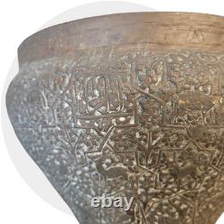 Ancienne Darbuka / Doumbek en métal gravé Travail syrien ou persan, fin XIXe
