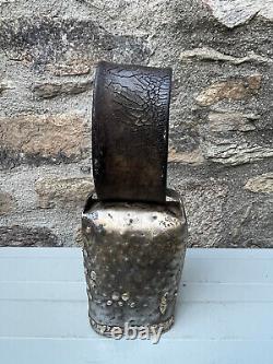 Ancienne Grande Cloche Sonnaille Brebis Vache Metal Laiton Martele Collier Cuir