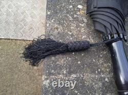 Ancienne Ombrelle Noire Damassée