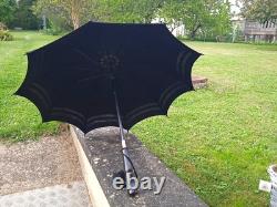 Ancienne Ombrelle Noire Damassée