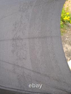 Ancienne Ombrelle Noire Damassée