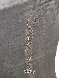 Ancienne Ombrelle Noire Damassée