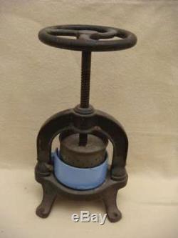 Ancienne PRESSE à Jus de Viande En fonte Objet d'art populaire VB2014