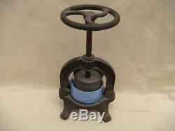 Ancienne PRESSE à Jus de Viande En fonte Objet d'art populaire VB2014