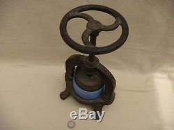 Ancienne PRESSE à Jus de Viande En fonte Objet d'art populaire VB2014