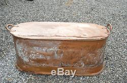 Ancienne baignoire en cuivre avec un couvercle/ 97 cms de long x 42 cms de large