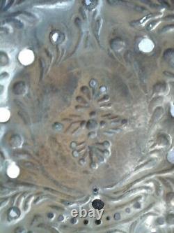Ancienne bassinoire 18eme en laiton décor couronne ducale et croix de Lorraine