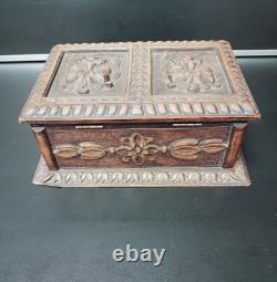 Ancienne boîte coffret bijoux Forêt Noire bois sculpté antiquité XIX ème siècle