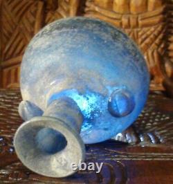 Ancienne bouteille Romaine en verre soufflé bleu, agée de plus de 1800 ans