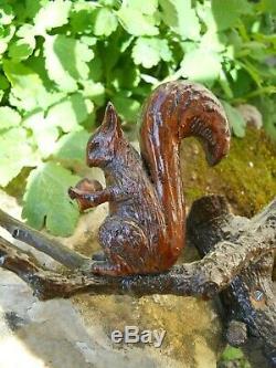 Ancienne branche d'arbre et écureuil en bois sculpté, art populaire objet déco