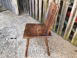 Ancienne chaise en bois massif art populaire Queyras ou Savoie déco chalet