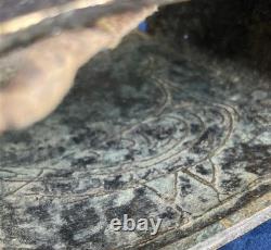 Ancienne cloche de vache en bronze moulé XIXe gravée décor d'oiseau folklorique