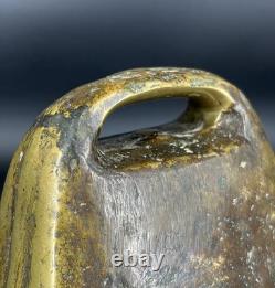 Ancienne cloche de vache en bronze moulé XIXe gravée décor d'oiseau folklorique