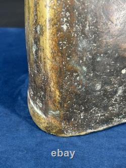 Ancienne cloche de vache en bronze moulé XIXe gravée décor d'oiseau folklorique