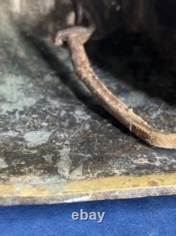 Ancienne cloche de vache en bronze moulé XIXe gravée décor d'oiseau folklorique