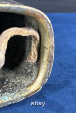 Ancienne cloche de vache en bronze moulé XIXe gravée décor d'oiseau folklorique