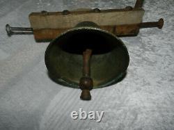 Ancienne cloche en Bronze de propriété avec potence