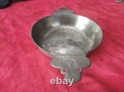 Ancienne écuelle en étain (Pierre Raoult 1777 Vitré) identifié par Charles Bo