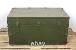Ancienne malle coffre militaire militaria WW1 WW2 armée croix rouge drapeau
