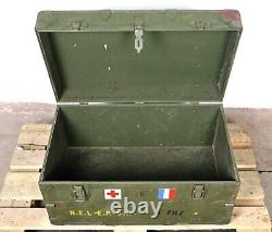 Ancienne malle coffre militaire militaria WW1 WW2 armée croix rouge drapeau
