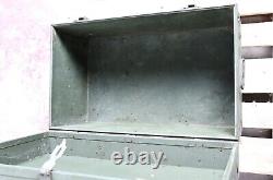 Ancienne malle coffre militaire militaria WW1 WW2 armée croix rouge drapeau