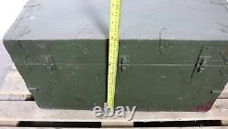 Ancienne malle coffre militaire militaria WW1 WW2 armée croix rouge drapeau