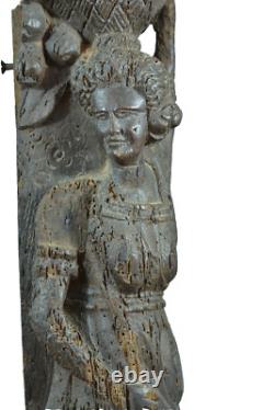 Ancienne paire de Caryatides 16ème Renaissance bois sculpté femmes lévrier aigle