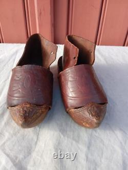 Ancienne paire de sabots souliers enfant bois et cuir ART POPULAIRE