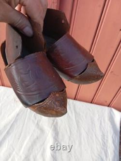 Ancienne paire de sabots souliers enfant bois et cuir ART POPULAIRE