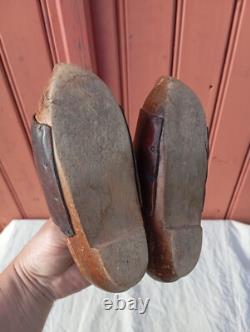 Ancienne paire de sabots souliers enfant bois et cuir ART POPULAIRE