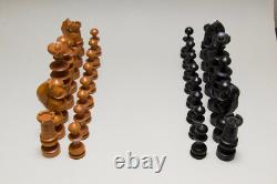 Anciennes pièces de jeu d'échecs Régence. XIXe-XXe