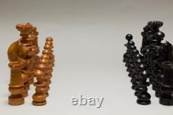 Anciennes pièces de jeu d'échecs Régence. XIXe-XXe
