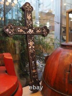 Antique Croix Bois Nacre Incrusté Large Chinese Mother of Pearl Inlaid Cross