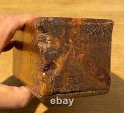 Antique coffret de dentellière en bois sculpté et décoré