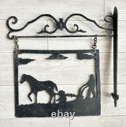 Antique enseigne en fer forgé figurant un laboureur
