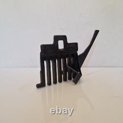Art pop / brutaliste A identifier Eléphant grille de poele et charrue fonte
