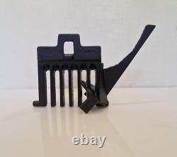 Art pop / brutaliste A identifier Eléphant grille de poele et charrue fonte