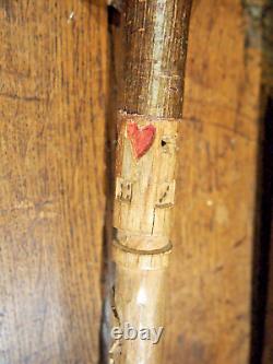 Art populaire canne en bois sculptée D'un joueur de dés