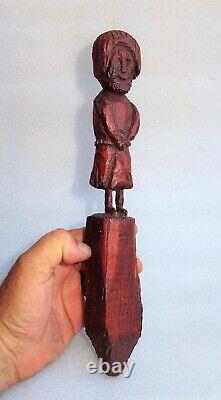 Art populaire poupée marotte en bois sculpté