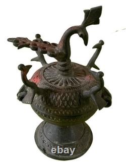 BOITE INDIENNE SINDOOR DANI en laiton, Kerala (Inde), XIX ème siecle