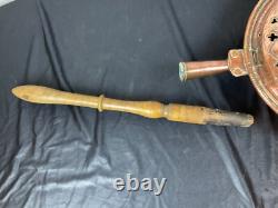 Bassinoire en cuivre chauffe lit XVIIIèmé fleur de lis