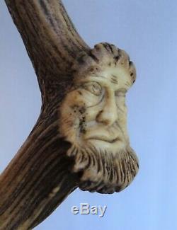 Belle Canne antrophomorphe sculpté en bois de cervidés