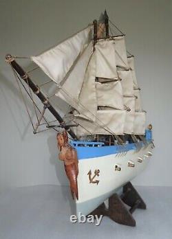 Belle et grande maquette de bateau en bois d'art populaire vers 1920