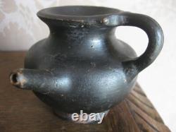 Biberon antique en terre cuite