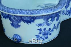 Bidet Porcelaine Blanc Bleu Pivoines Papillons chine China bidet toilet 18thc