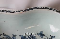 Bidet ovale en faïence décor floral camaïeu de bleu XIX s