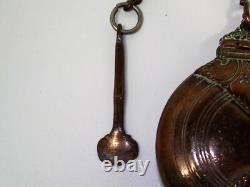 Boîte à chaux en cuivre pour Bétel avec spatule, origine Inde
