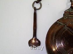 Boîte à chaux pour Bétel avec spatule en cuivre, objet ancien Inde
