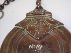 Boîte à chaux pour Bétel avec spatule en cuivre, objet ancien Inde