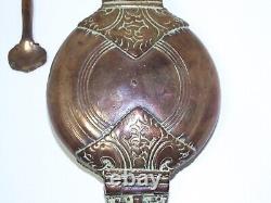 Boîte à chaux pour Bétel avec spatule en cuivre, objet ancien Inde
